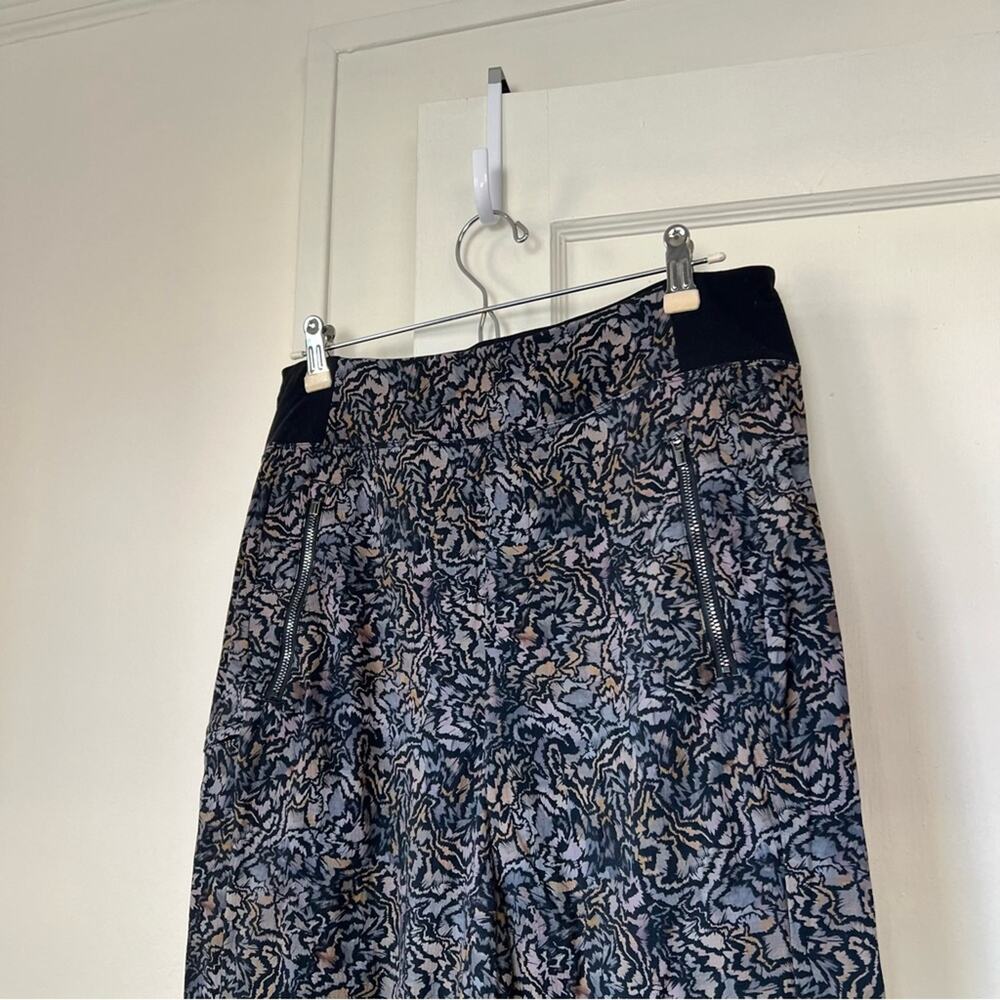 Athleta Trekkie Jogger Pants in Kinetic Abstract Print - Picture 4 of 11